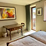 House Maharac With 3 Apartments Till 15 Persons * Kamno