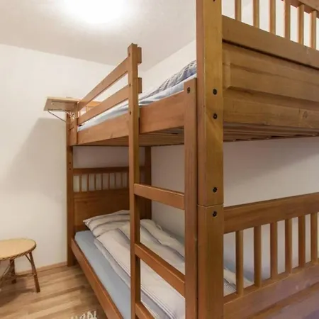 House Maharac With 3 15 Persons *