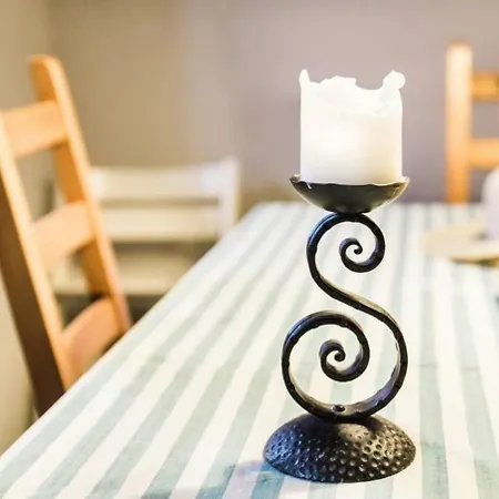 House Maharac With 3 15 Persons