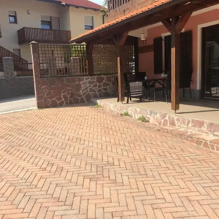 House Maharac With 3 Apartments Till 15 Persons Holiday home