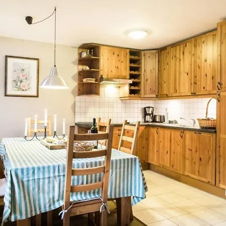 House Maharac With 3 15 Persons Kamno