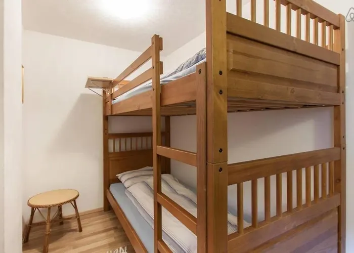 House Maharac With 3 15 Persons *