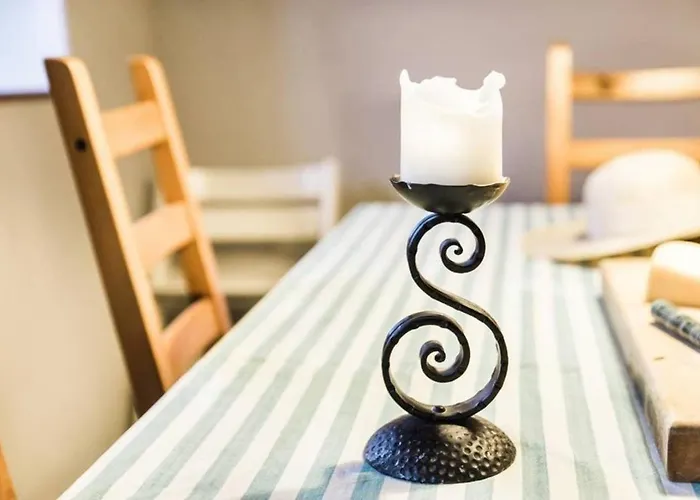 House Maharac With 3 15 Persons