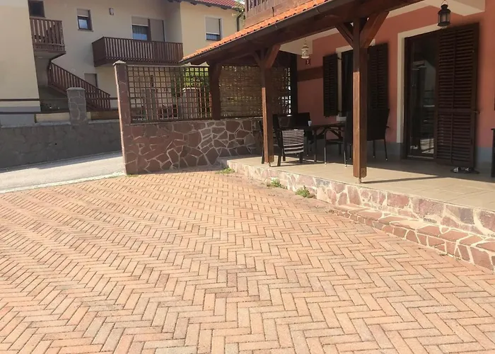 House Maharac With 3 15 Persons 度假居