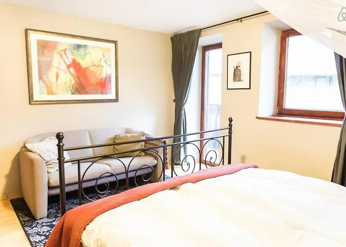 House Maharac With 3 15 Persons * Kamno