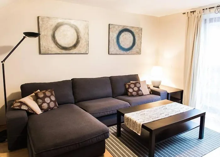 House Maharac With 3 15 Persons *