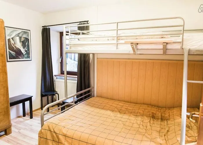 House Maharac With 3 15 Persons