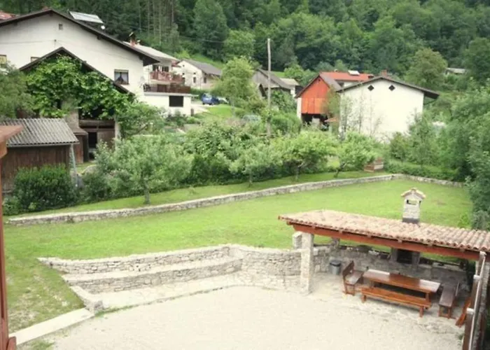 House Maharac With 3 15 Persons * Kamno