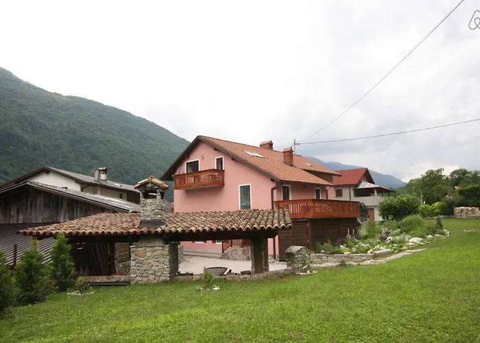 House Maharac With 3 15 Persons