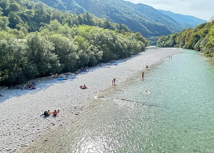 House Maharac With 3 15 Persons *